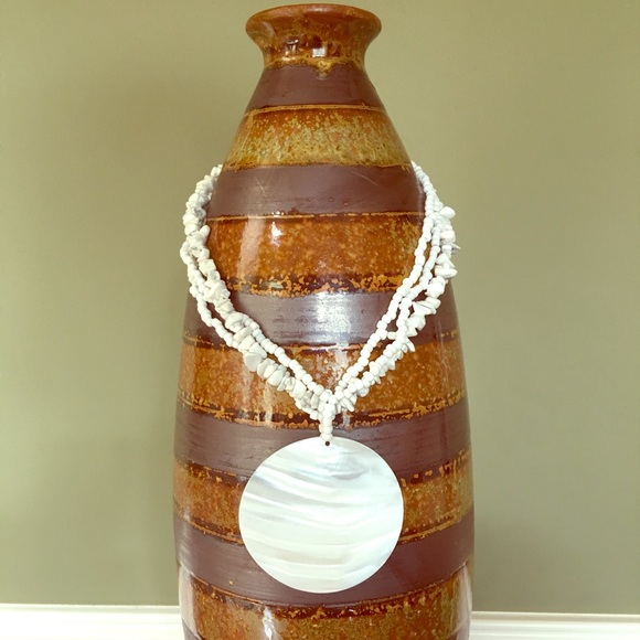 Jewelry - WHITE CORAL STONE & BEAD NECKLACE w/ PENDANT